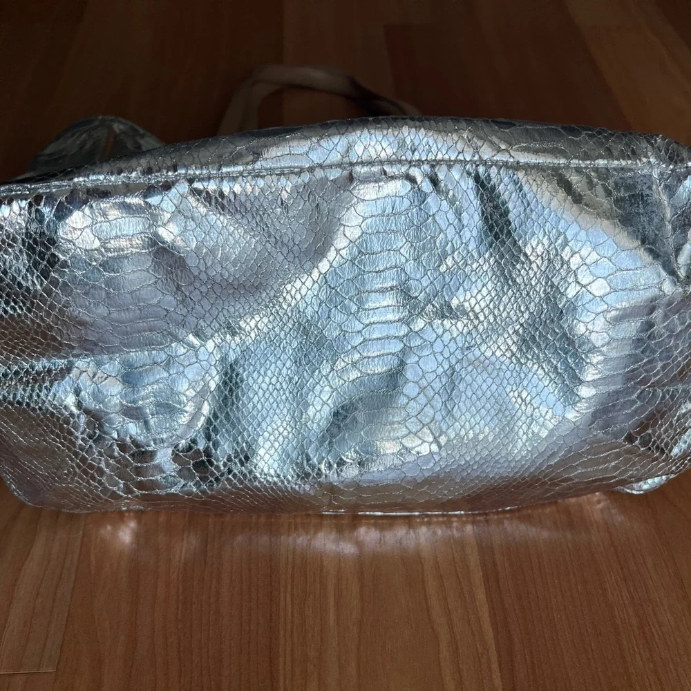 Sam Edelman Metallic Snake Print Tote Bag Silver Large Shoulder Bag - Picture 6 of 16